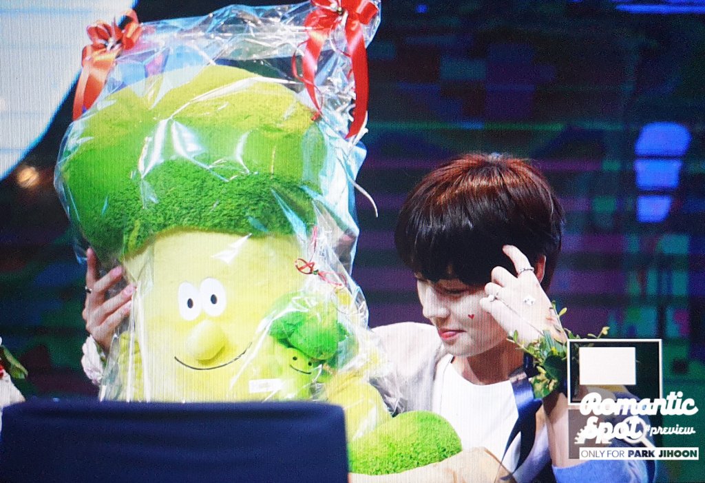 Park Jihoon S Fans Give Him Broccoli Soft Toys Despite Being His