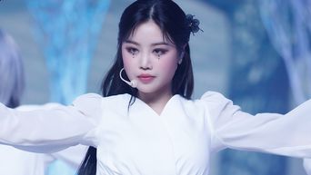 Netizens Question  G I DLE s MiYeon If She Is A Game Character After Alluring Photos  - 7