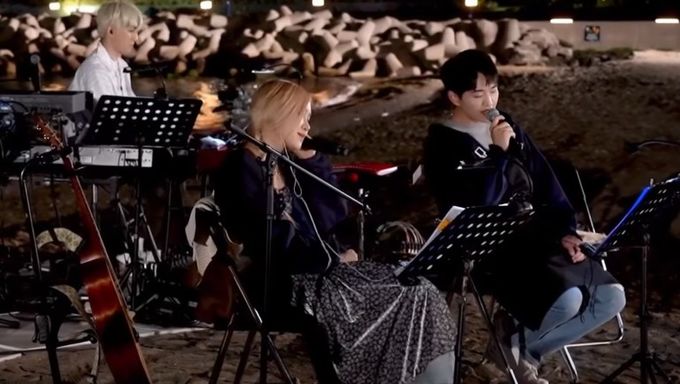 BLACKPINK s Ros  and SHINee s Onew Show Off Their Dazzling Live Vocals In  The Sea I Wished For  - 19