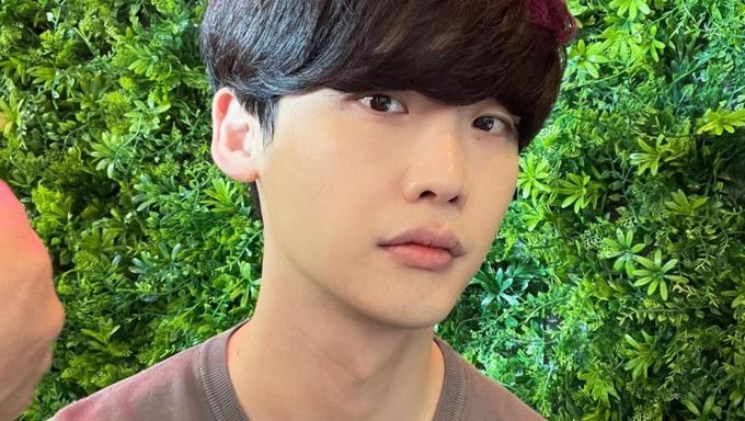 Lee JongSuk Looks 10 Years Younger In Latest Instagram Post  Stunning Fans With His Visuals - 12