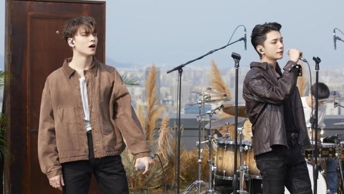 SEVENTEEN s Vernon And Joshua Give A Soulful  Open Mic  Performance Of  2 MINUS 1  On  Genius  - 84