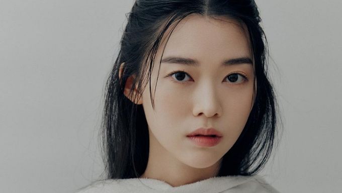 Find Out About Rising Actress Jung YiSeo Who Started The Outbreak In  All Of Us Are Dead  And Acted In  Snowdrop  - 98