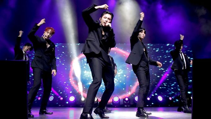 Exclusive Review  ONEUS  2022  BLOOD MOON  Tour Rocks The City Of Cleveland - 23