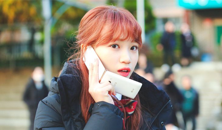 Netizens Compare Flip Phone And More With IZ*ONE's ChaeWon Face, Shocked By How Small It Is