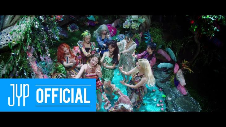 TWICE &#8211; &#8220;MORE &#038; MORE&#8221; M/V