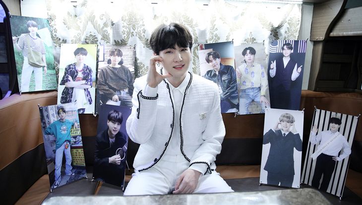 BTS's Suga Snaps A Photo With 10 Of His Miniature Banners - TRENDS ...