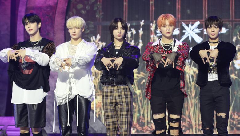 10 K-Pop Boy Groups With Uniquely Cool Group Greeting Styles