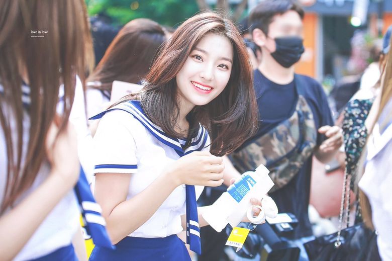 Top 8 Female Idols With Arresting Jawlines