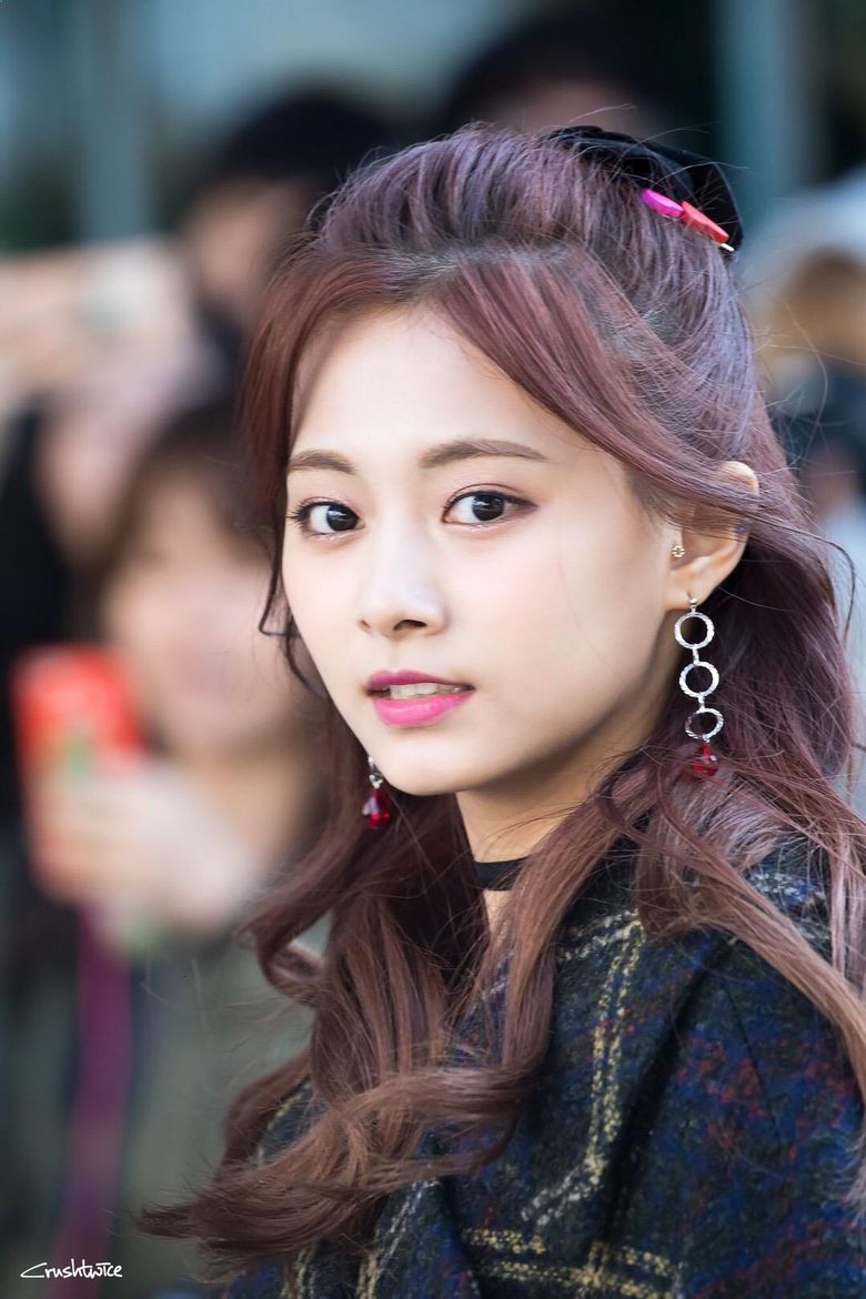 Top 5 Most Beautiful K-Pop Idols Chosen By K-Pop Idols