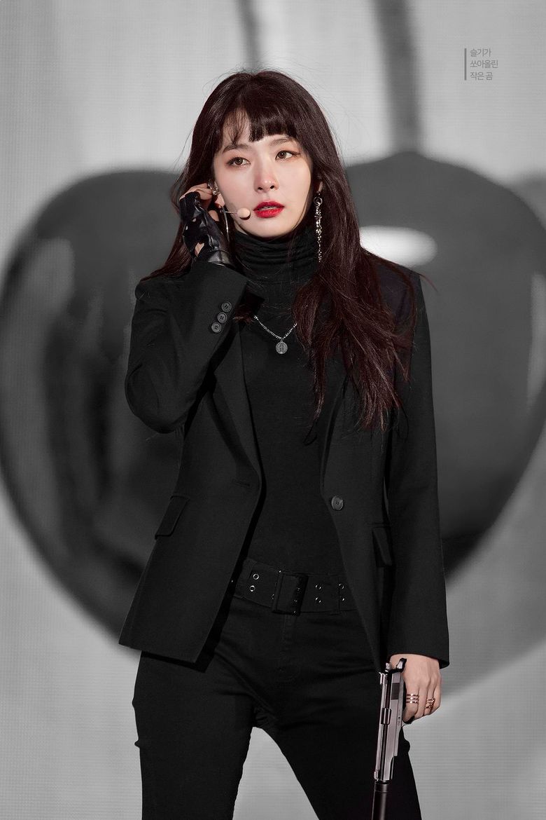 K-Pop Idols Wearing All Black Outfits ...