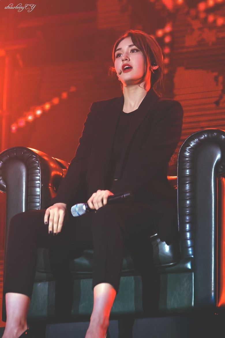 Female K-Pop Idols Wearing All Black Outfits