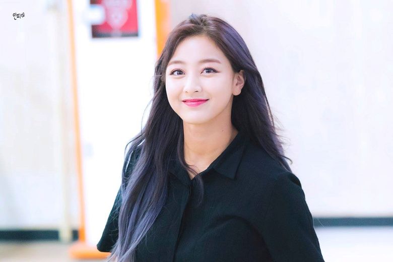 TWICE JiHyo’s Purple Hairstyle Wins Fans’ Heart