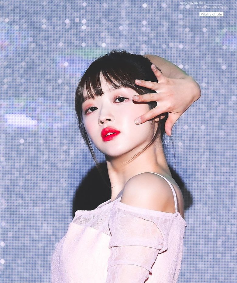 Netizens Think OH MY GIRL’s YooA Looks Like A Doll With Her Lips Like This