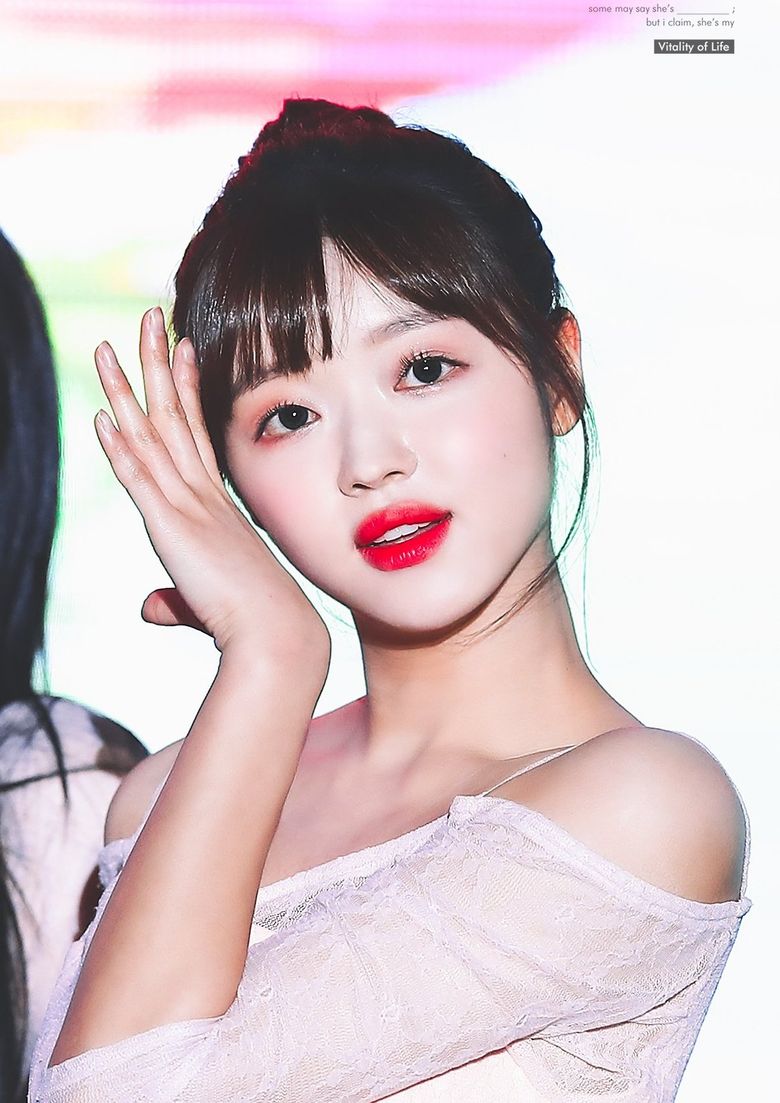 Netizens Think OH MY GIRL’s YooA Looks Like A Doll With Her Lips Like This