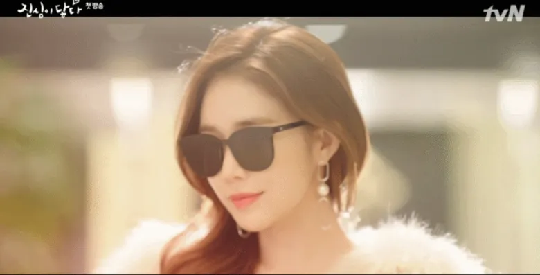 Yoo InNa's Sunglasses In Drama "Touch Your Heart" Is One Of The Most Searched Keywords