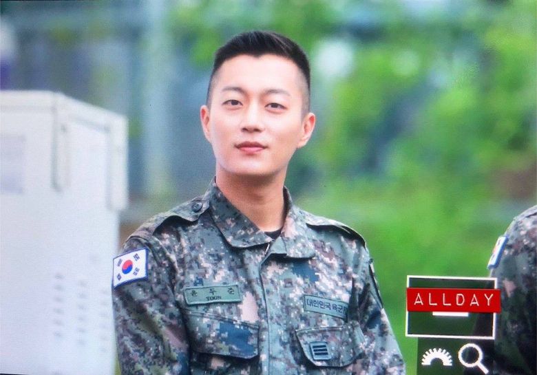 HIGHLIGHT's DooJoon Is All Smiles During Recent Military Event