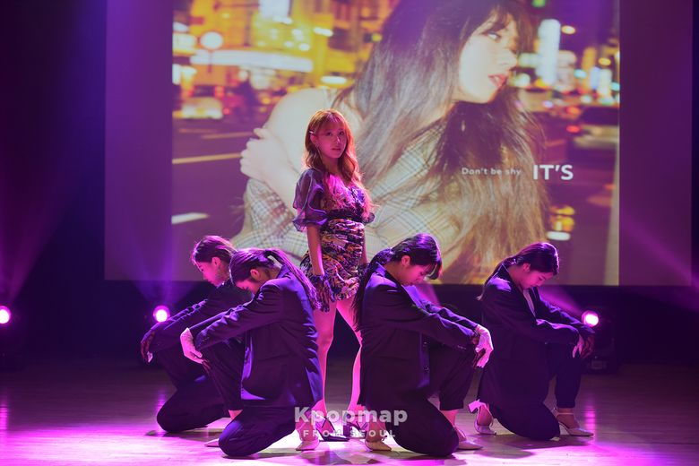 Exclusive Photos: IT'S 14th Single "Don't Be Shy" Showcase