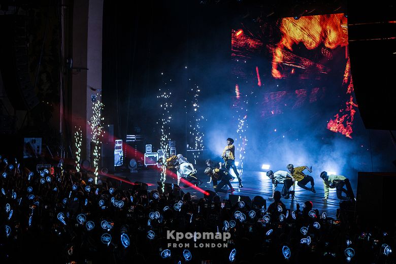 Stray Kids' Felix Stuns Fans And Locals With Louis Vuitton While In Paris -  Kpopmap