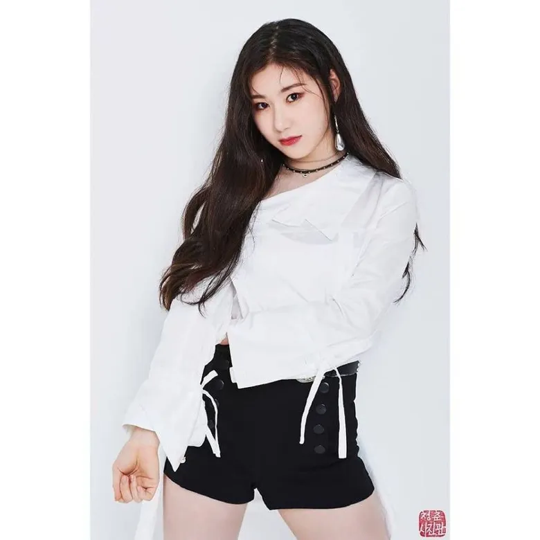 Pre-debut Profile Photos Of ITZY Released Online, Including Jeon SoMi