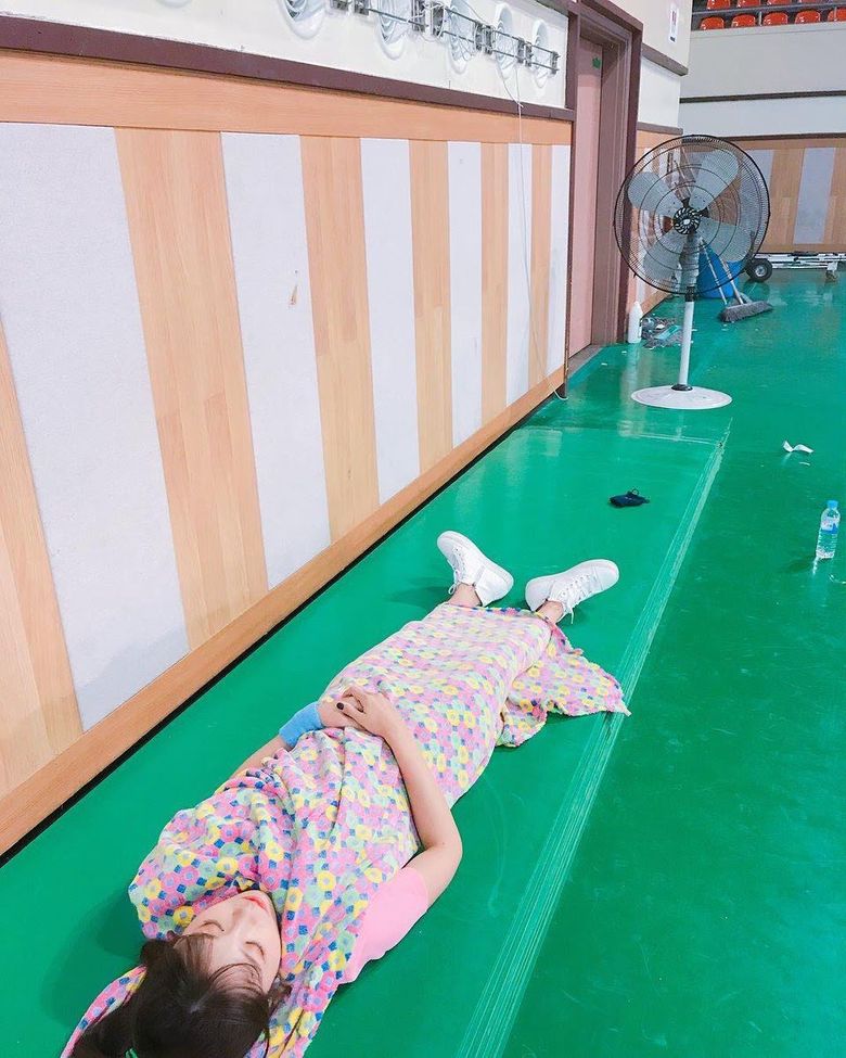 Heartbreaking Images Of KPop Idols Exhausted From