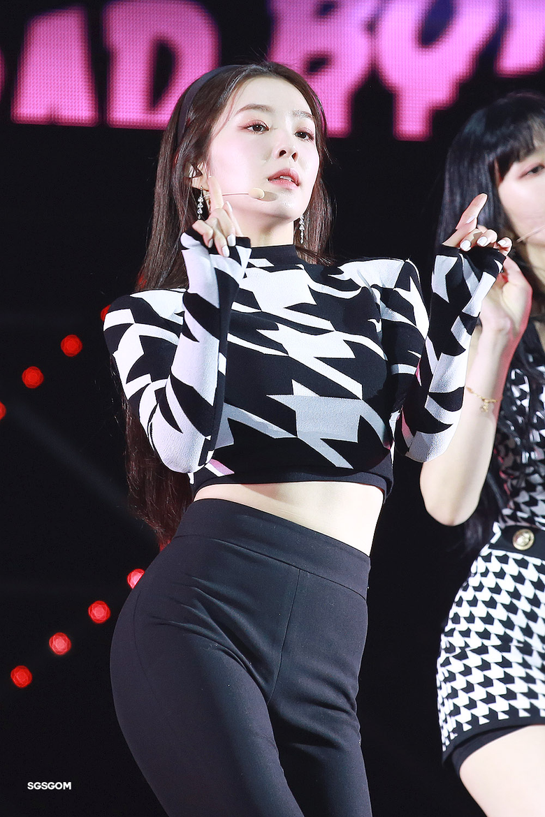 Is Red Velvet Irene The Queen Of Ant Waists  - 46