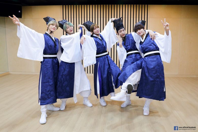 29 K Pop Idols And Groups Who Look Fabulous In Traditional And Modern Hanbok  - 63