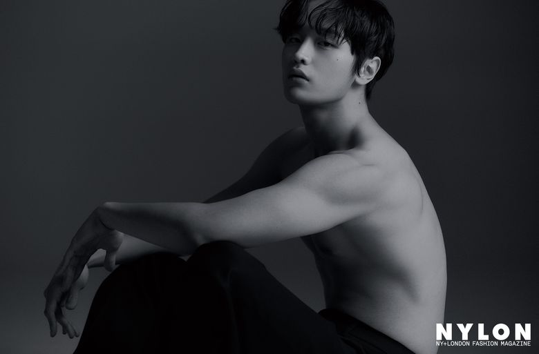 Melting Hearts: 186cm Actor Kim DoWan Reveals Chocolate Abs For Photoshoot