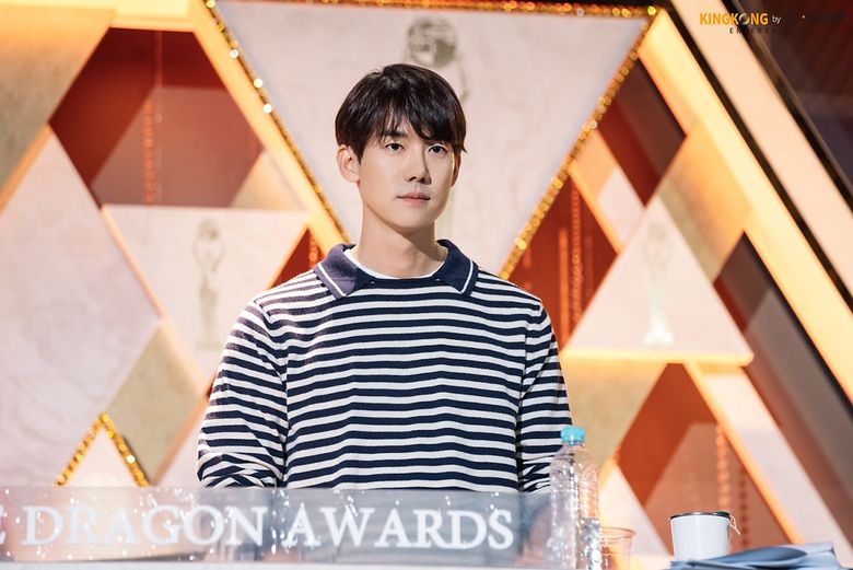  40th Blue Dragon Film Awards’s MC Yoo YeonSeok! His Day☆