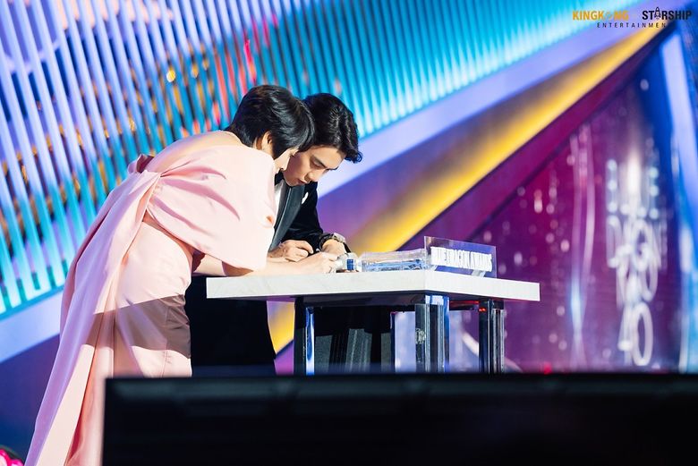  40th Blue Dragon Film Awards’s MC Yoo YeonSeok! His Day☆