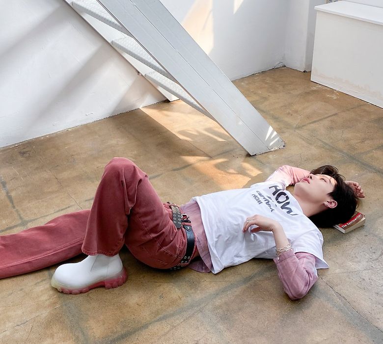 Cho SeungYoun For DAZED Korea Magazine PhotoShoot Behind-the-Scene – Part2