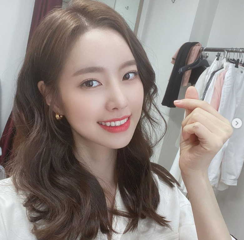 Jin SeYeon Posts Pretty Pictures From The Set Of "Born Again" On Instagram