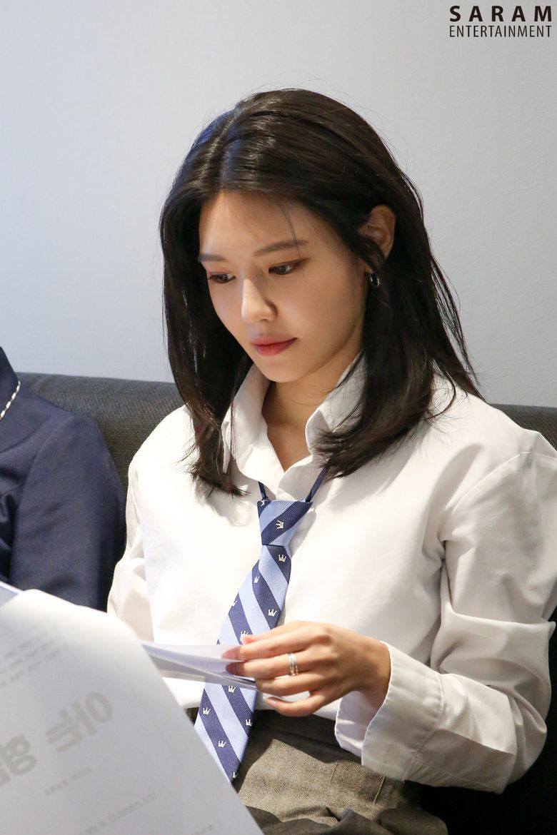  8 Female K-Pop Idols Who Come From A Rich Family Background