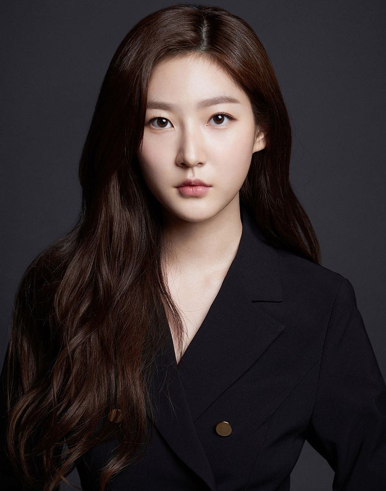  7 Label Mates Of Kim SooHyun In New Agency GOLDMEDALIST
