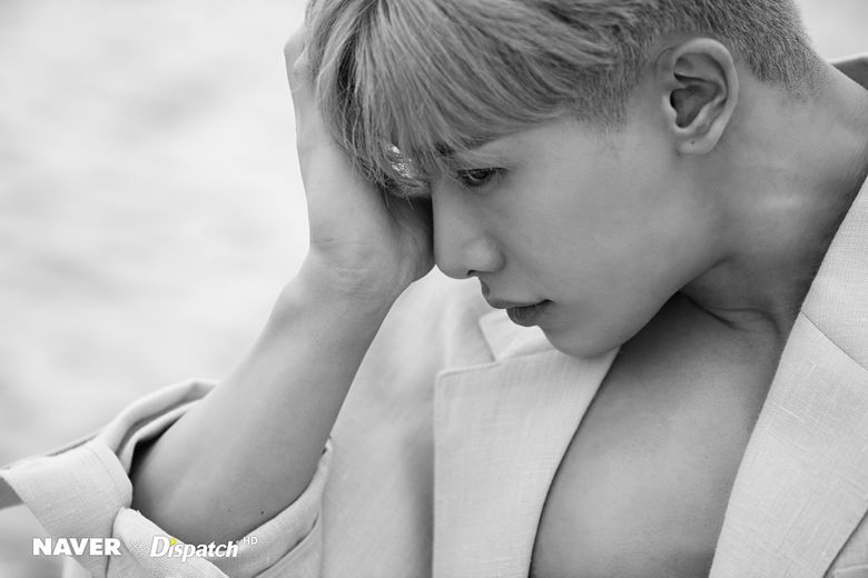 WonHo Takes Breathtaking Pictures By Sunset Beach  - 25