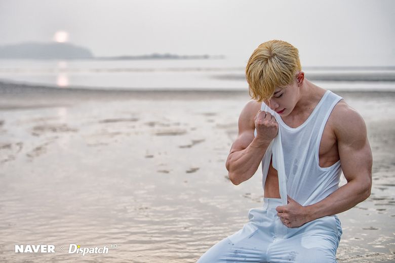 WonHo Takes Breathtaking Pictures By Sunset Beach  - 28