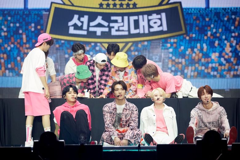 Exclusive Review  SEVENTEEN Happy Together With CARAT At 4th Fan Meeting  SEVENTEEN In CARAT LAND    ONLINE  - 52