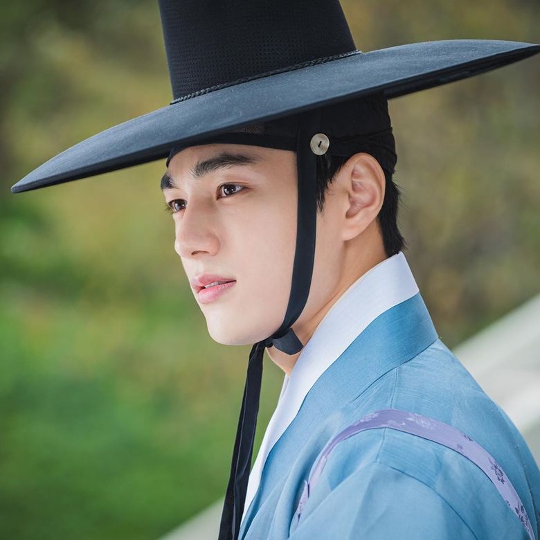 3 Handsome Hanbok Looks Of Kim MyungSoo Ahead Of  Secret Royal Inspector  Premiere  - 31