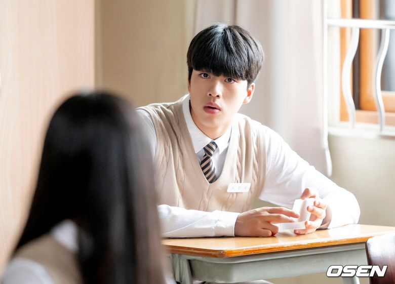 Find Out About The Rookie Actor Cho HanGyeol Acting In Teen Sitcom "Let Me Off The Earth"