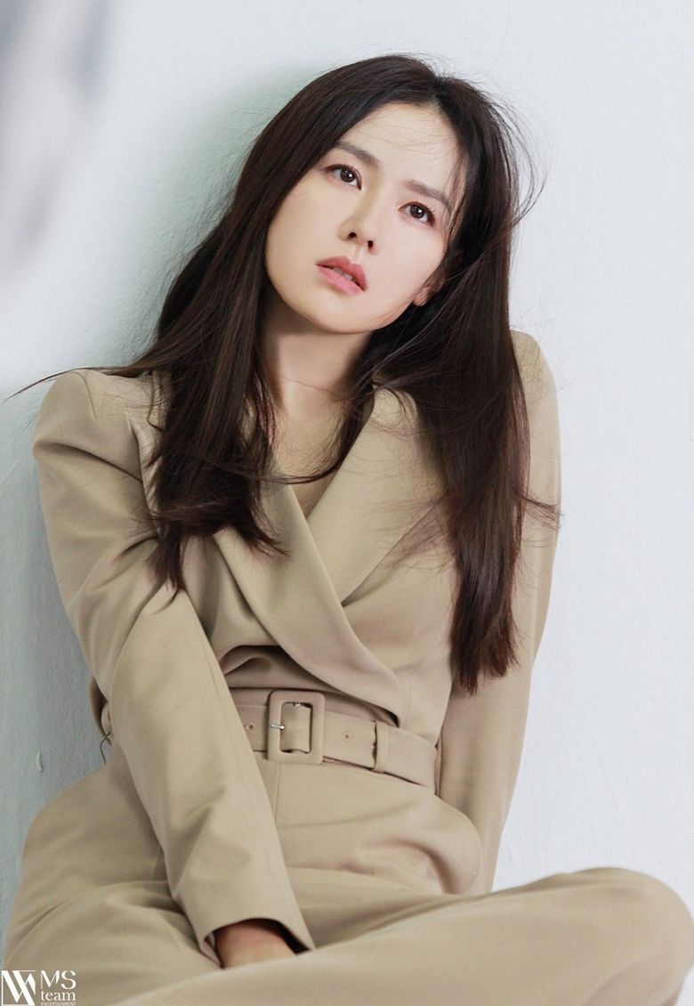 Son YeJin For ELLE Korea Magazine December Issue Behind-the-Scene ...