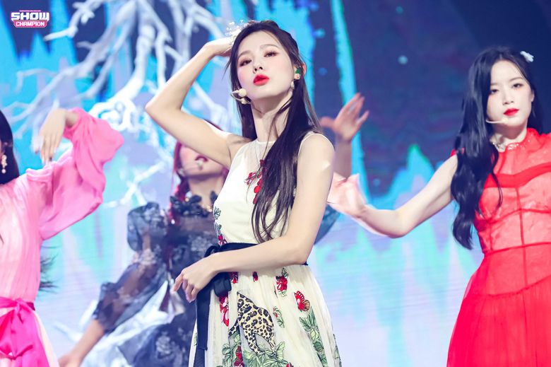 Netizens Question  G I DLE s MiYeon If She Is A Game Character After Alluring Photos  - 13