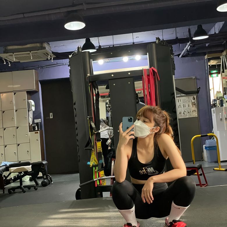 Apink s EunJi Causes Netizens To Take At Second Glance At Her Well Defined Abs  - 47