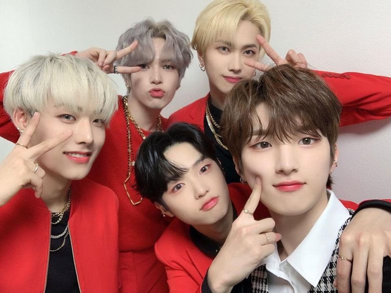 MIRAE s Son DongPyo Takes Photos With Participants From  Produce X 101  At Backstage Of Music Shows - 38