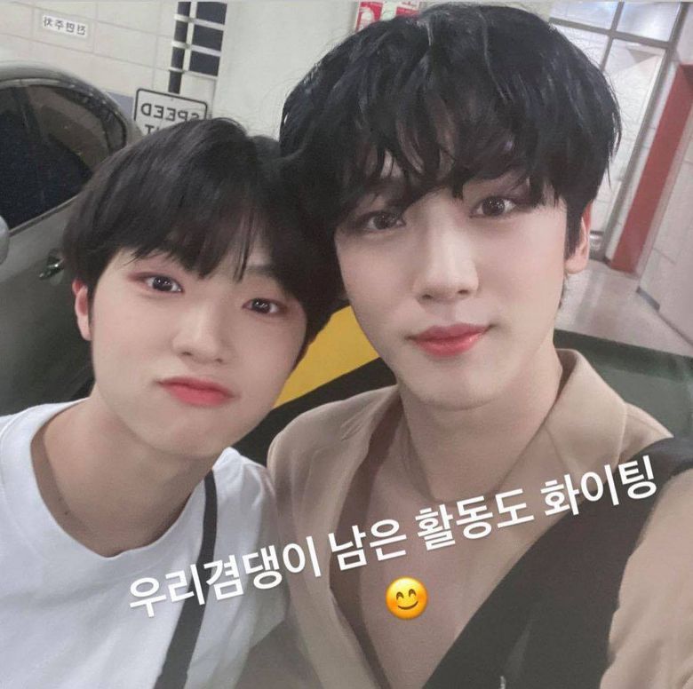 MIRAE s Son DongPyo Takes Photos With Participants From  Produce X 101  At Backstage Of Music Shows - 4