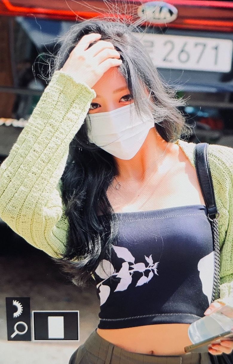 Netizens Comment On How Even The Mask Can t Hide ITZY s YuNa Stunning Visuals  - 65