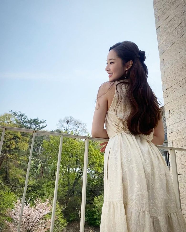 Park MinYoung Is A Spring Goddess In New Instagram Pictures  - 15