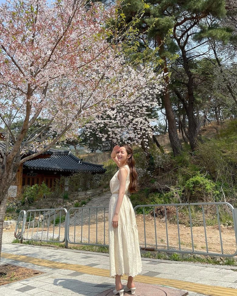 Park MinYoung Is A Spring Goddess In New Instagram Pictures  - 43