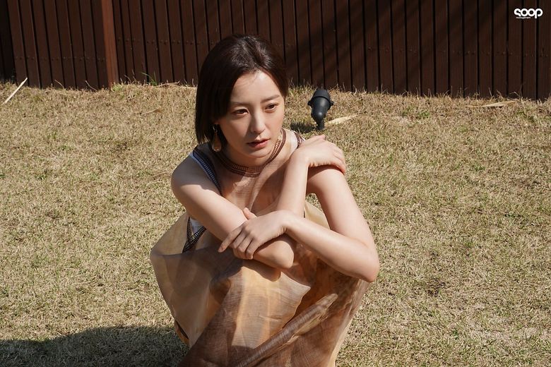 Jung YuMi, Photoshoot Behind-the-Scene