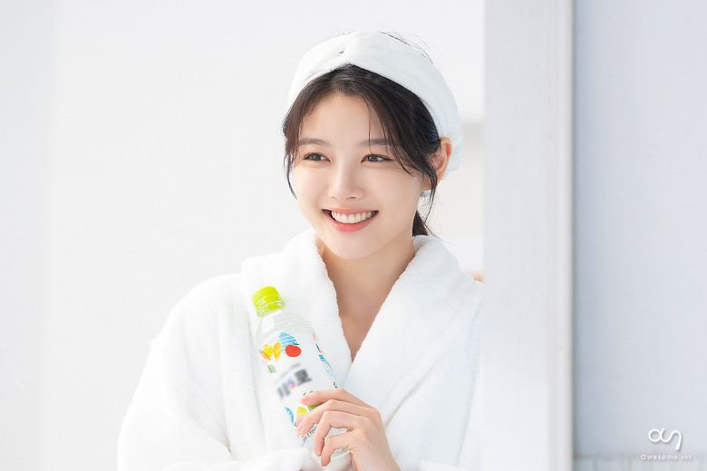 Kim YooJung, Commercial Shooting Behind-the-Scene