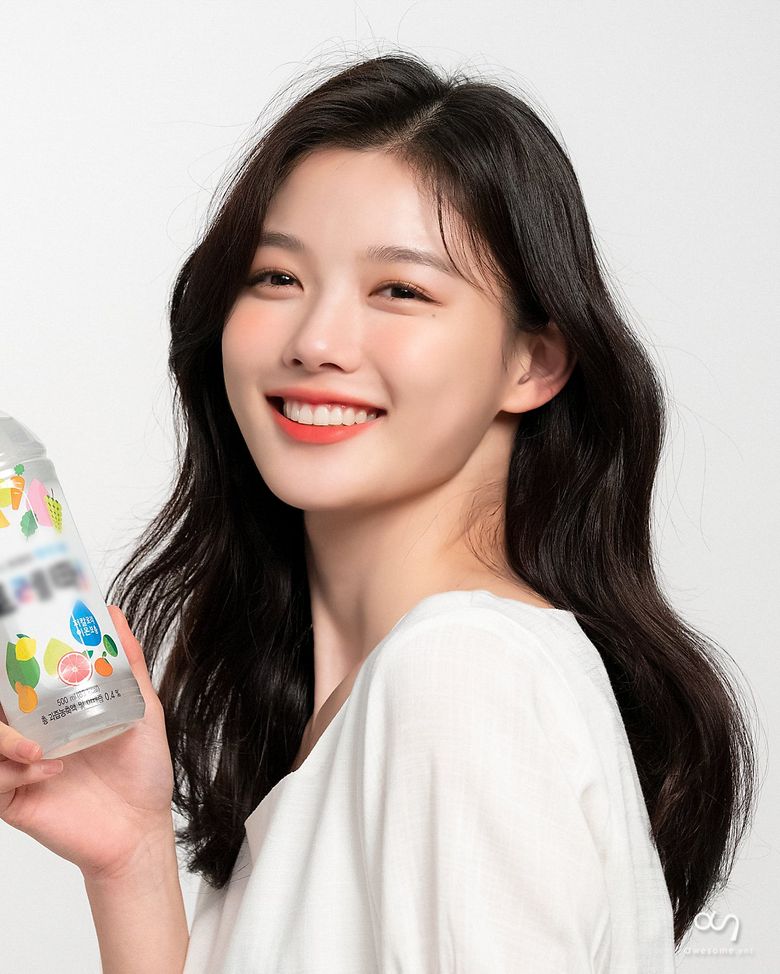 Kim YooJung, Commercial Shooting Behind-the-Scene