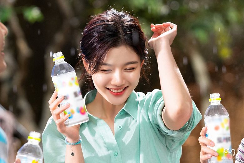 Kim YooJung, Commercial Shooting Behind-the-Scene